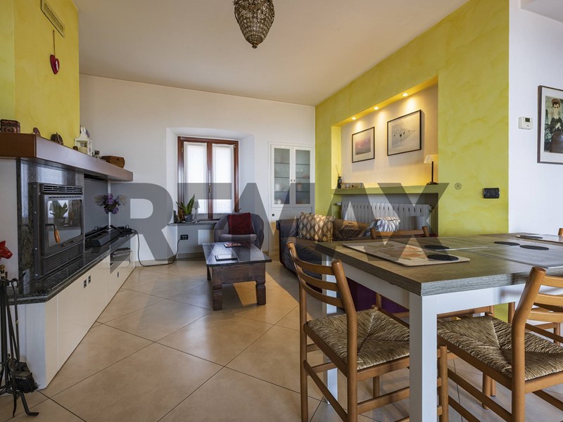Trilocale in Vendita a Barasso, 249'000&euro;, 209 m²