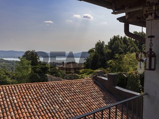 Trilocale in Vendita a Barasso, 249'000&euro;, 209 m²