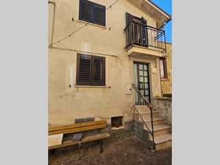 Quadrilocale in Vendita a Montorio al Vomano, 35'000&euro;, 90 m²
