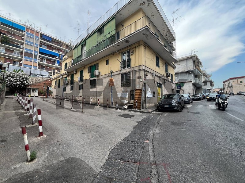 Appartamento in Vendita a Napoli, 420'000&euro;, 183 m²