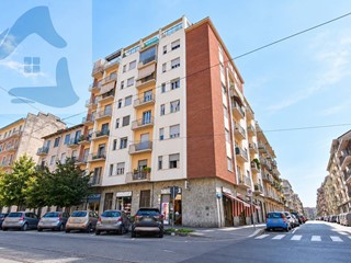 Bilocale in Vendita a Torino, 85'000&euro;, 61 m²