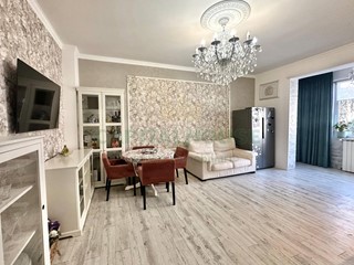 Quadrilocale in Vendita a Bologna, 260'000&euro;, 103 m²