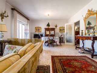 Quadrilocale in Vendita a Palermo, 265'000&euro;, 148 m²