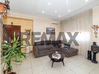Appartamento in Vendita a Catania, 89'000&euro;, 120 m²