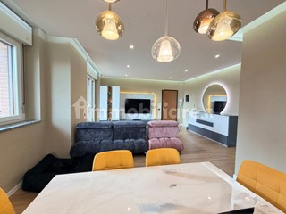 Quadrilocale in Vendita a Opera, 505'000&euro;, 165 m², con Box