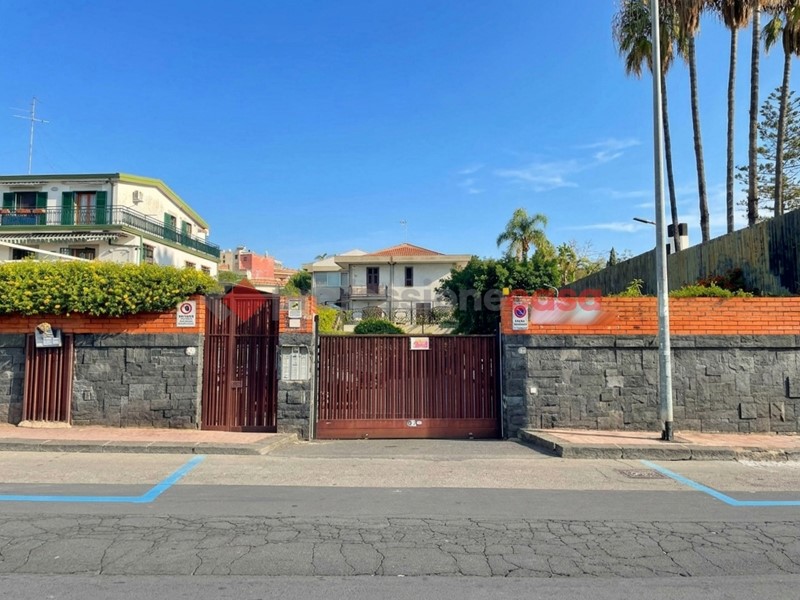 Bilocale in Affitto a Aci Castello, 750&euro;, 75 m², arredato
