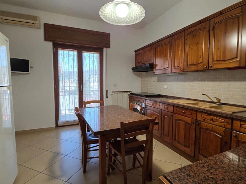 Trilocale in Affitto a Caserta, 1'000&euro;, 100 m², arredato, con Box