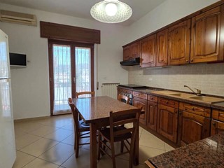 Trilocale in Affitto a Caserta, 1'000&euro;, 100 m², arredato, con Box