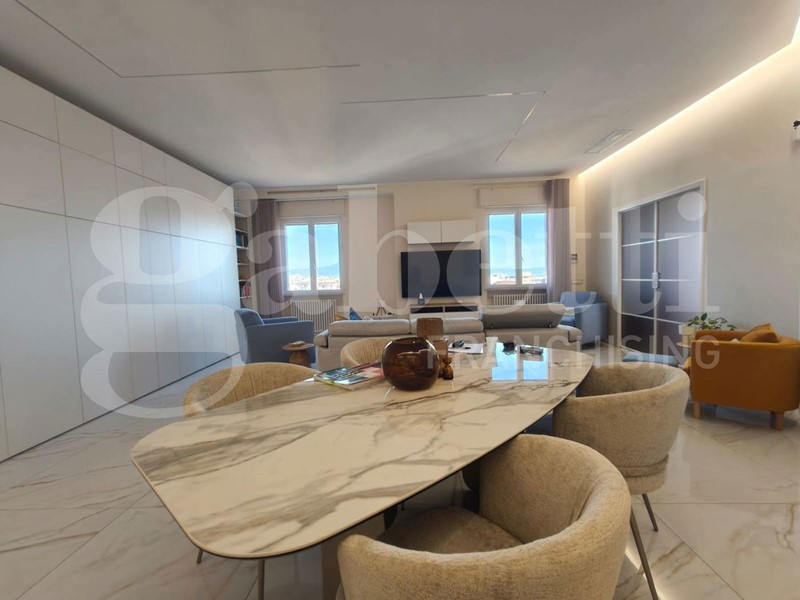 Appartamento in Vendita a Portici, 760'000&euro;, 185 m²