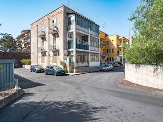 Trilocale in Vendita a Catania, 95'000&euro;, 124 m², arredato