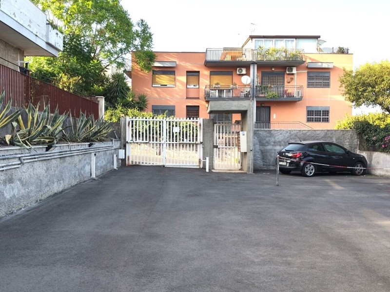 Bilocale in Vendita a Catania, 88'000&euro;, 66 m²