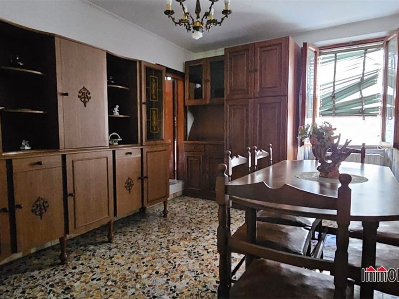 Trilocale in Vendita a Colle di Val D'Elsa, 80'000&euro;, 55 m²