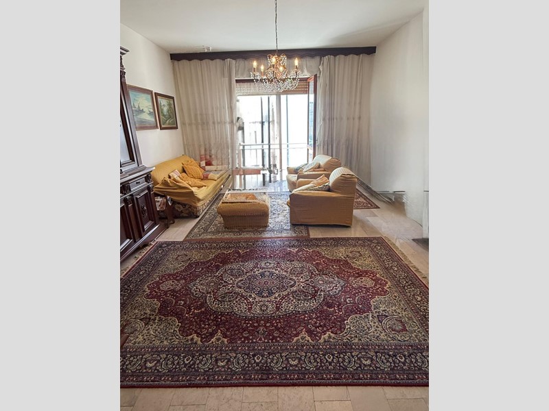 Quadrilocale in Vendita a Carrara, zona Marina di Carrara, 220'000&euro;, 112 m², arredato