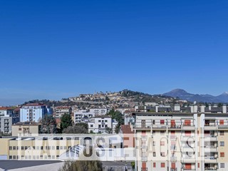 Attico in Vendita a Bergamo, 380'000&euro;, 125 m²