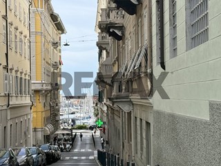 Quadrilocale in Affitto a Trieste, 1'590&euro;, 119 m²