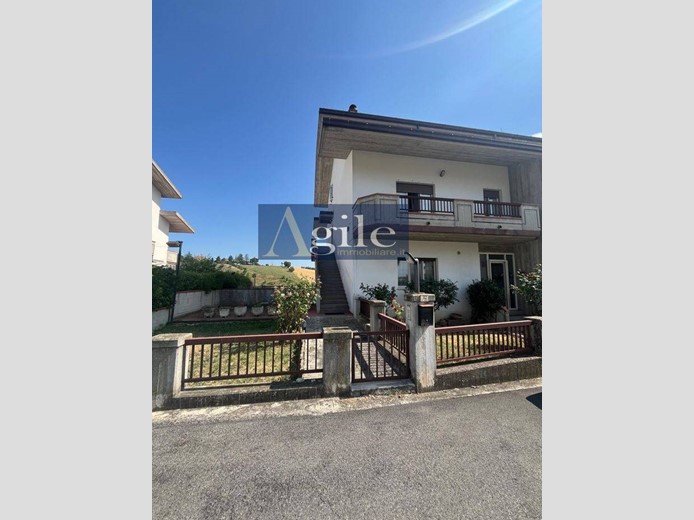 Appartamento in Vendita a Castignano, 135'000&euro;, 200 m²