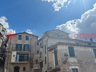 Trilocale in Vendita a Carpineto Romano, 120'000&euro;, 106 m², arredato, con Box