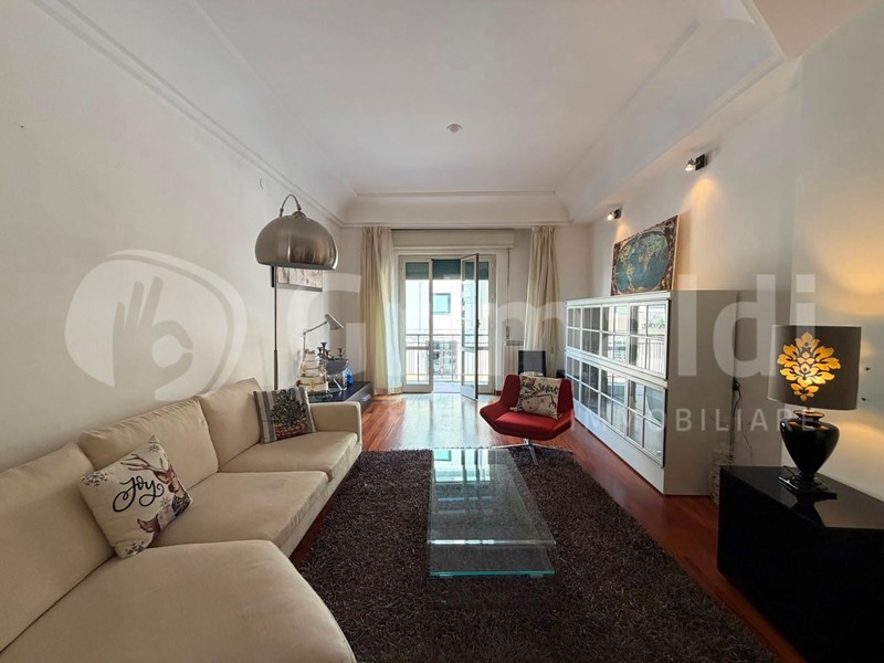 Appartamento in Affitto a Palermo, 1'350&euro;, 150 m²