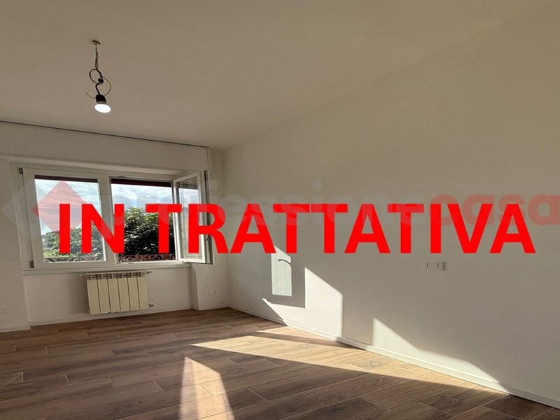 Trilocale in Vendita a Ceriano Laghetto, 135'000&euro;, 64 m², con Box