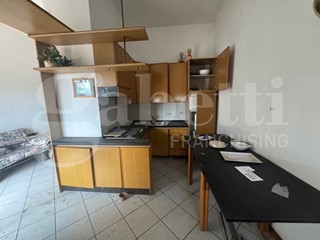 Bilocale in Vendita a Terni, 39'000&euro;, 57 m², con Box