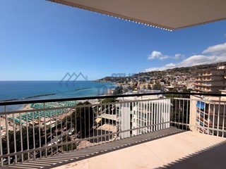 Trilocale in Vendita a Taggia, zona Arma Di Taggia, 450'000&euro;, 80 m²