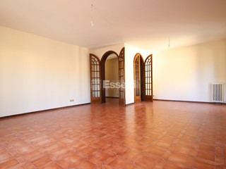 Appartamento in Vendita a Lucca, zona Nord, 350'000&euro;, 200 m², con Box