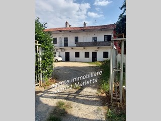 Trilocale in Vendita a Piossasco, zona centro storico, 60'000&euro;, 73 m²
