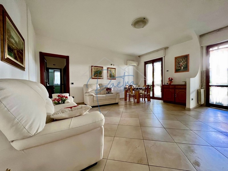 Trilocale in Vendita a Massa, zona Ronchi, 278'000&euro;, 85 m², arredato