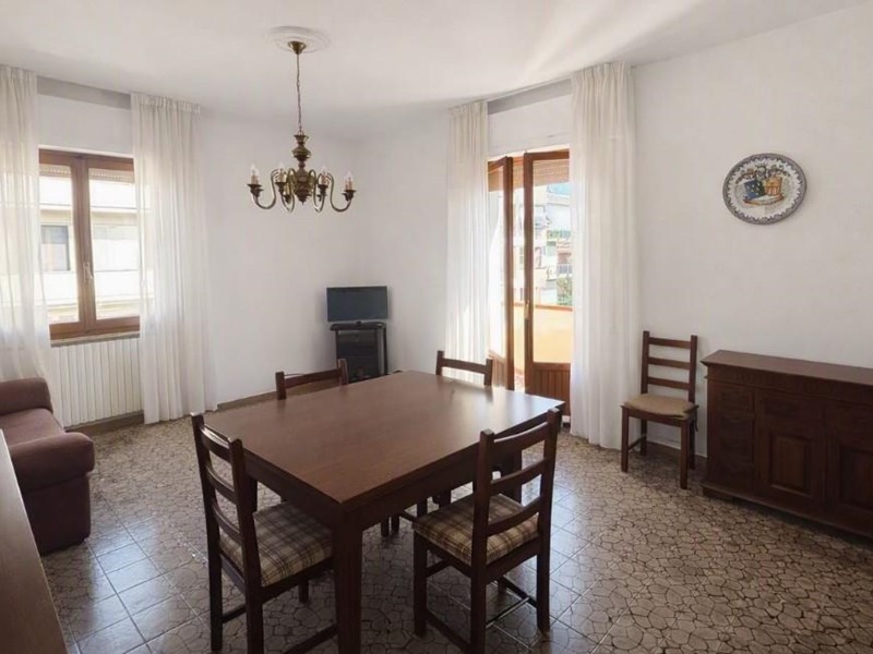 Appartamento in Vendita a Empoli, 270'000&euro;, 150 m², con Box