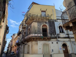 Quadrilocale in Vendita a Catania, 57'000&euro;, 85 m²