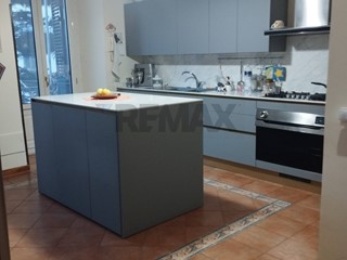 Appartamento in Vendita a Catania, 265'000&euro;, 165 m²