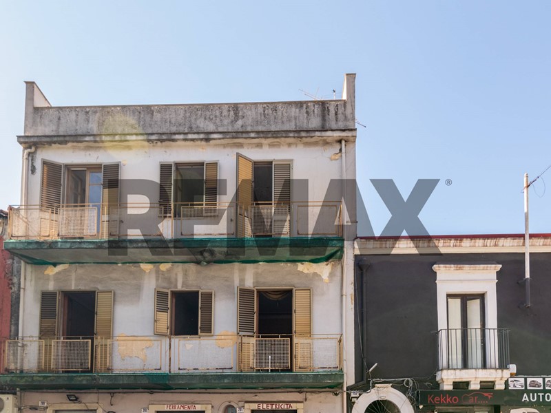 Appartamento in Vendita a Catania, 140'000&euro;, 200 m²
