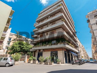 Quadrilocale in Affitto a Catania, 1'300&euro;, 132 m²