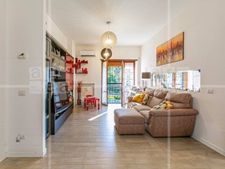 Trilocale in Vendita a Roma, 330'000&euro;, 93 m²
