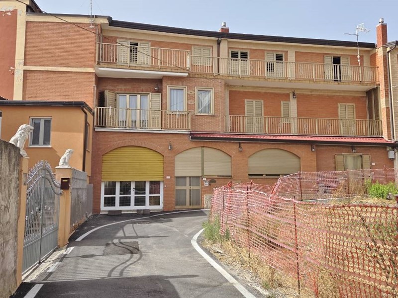 Appartamento in Vendita a Scampitella, 60'000&euro;, 204 m²