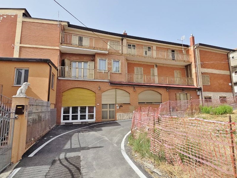 Quadrilocale in Vendita a Scampitella, 110'000&euro;, 300 m²
