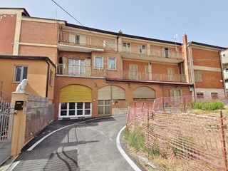 Quadrilocale in Vendita a Scampitella, 110'000&euro;, 300 m²