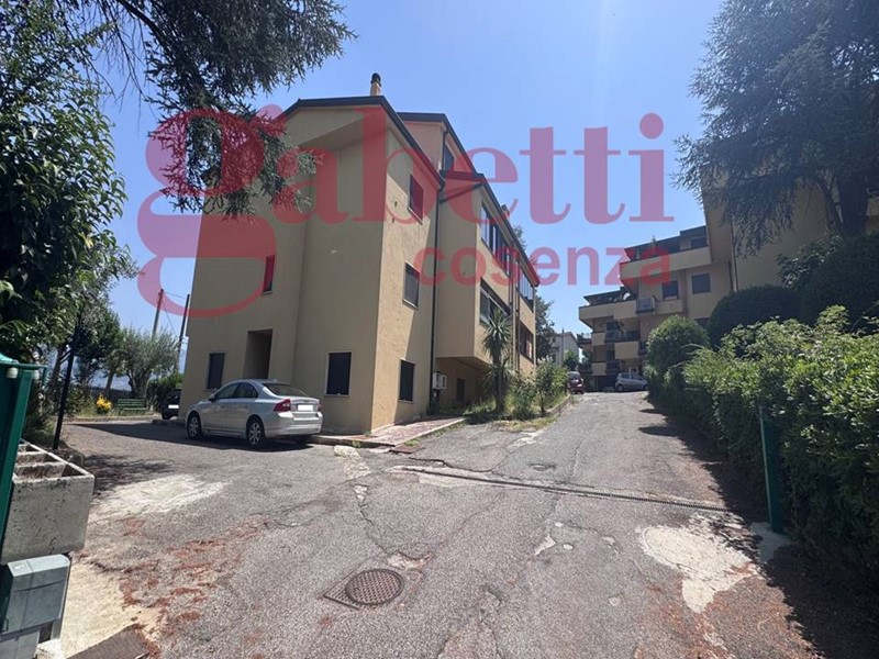 Quadrilocale in Vendita a Mendicino, 180'000&euro;, 160 m², con Box