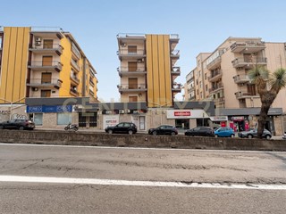 Appartamento in Vendita a Catania, 240'000&euro;, 174 m², con Box