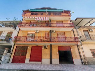 Quadrilocale in Vendita a Catania, 99'000&euro;, 160 m², con Box
