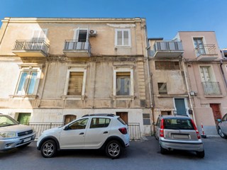 Quadrilocale in Vendita a Catania, 180'000&euro;, 98 m²