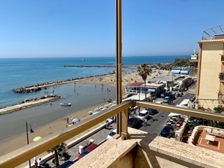 Quadrilocale in Affitto a Anzio, zona Centro, 1'000&euro;, 175 m², arredato