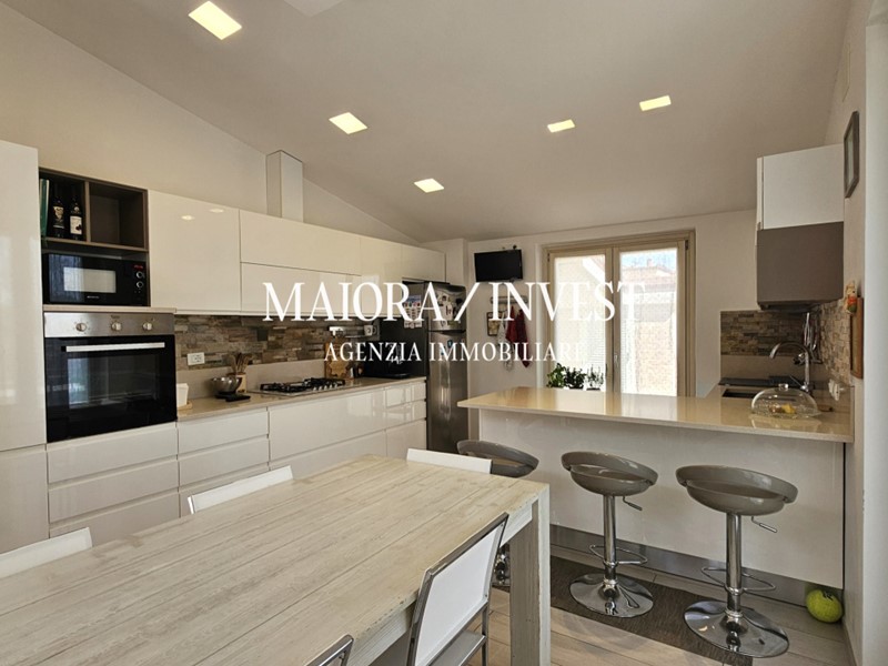 Quadrilocale in Vendita a Altidona, 370'000&euro;, 185 m², con Box