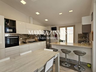 Quadrilocale in Vendita a Altidona, 370'000&euro;, 185 m², con Box