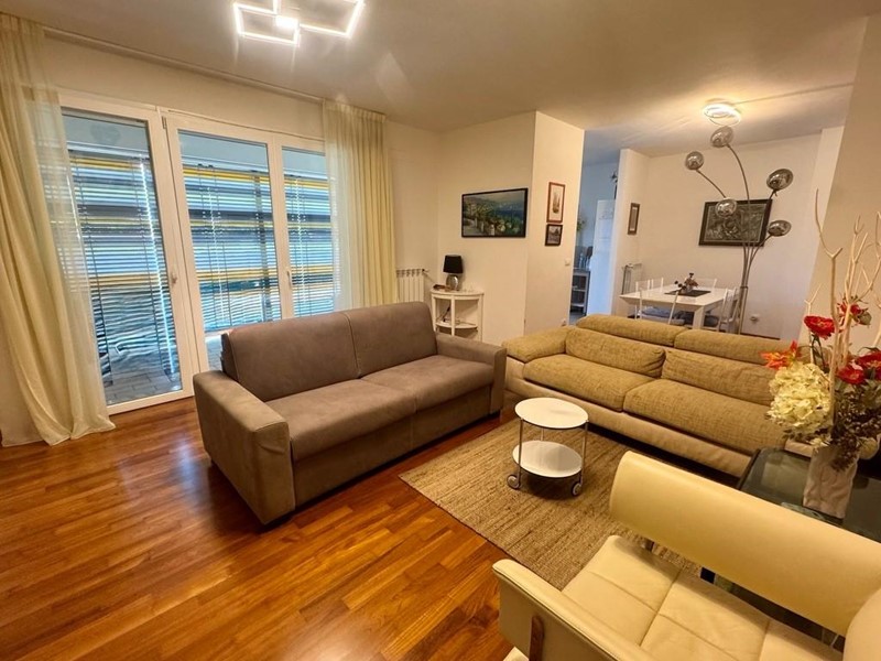 Appartamento in Vendita a Pisa, zona Calambrone, 290'000&euro;, 115 m², arredato, con Box
