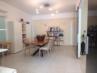 Appartamento in Vendita a Carrara, zona Marina di Carrara, 335'000&euro;, 130 m², con Box