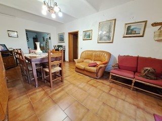 Quadrilocale in Vendita a Cascina, zona San Frediano a Settimo, 120'000&euro;, 75 m², arredato
