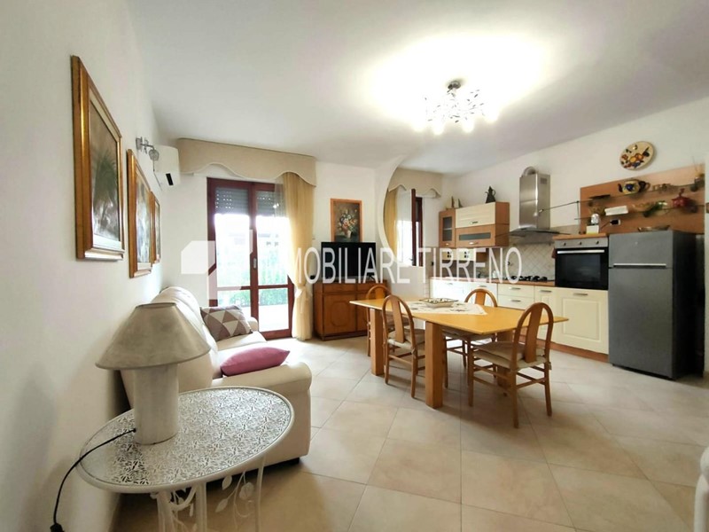 Trilocale in Vendita a Massa, zona Ronchi, 278'000&euro;, 75 m², arredato