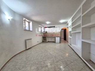 Bilocale in Vendita a Roma, 65'000&euro;, 59 m²