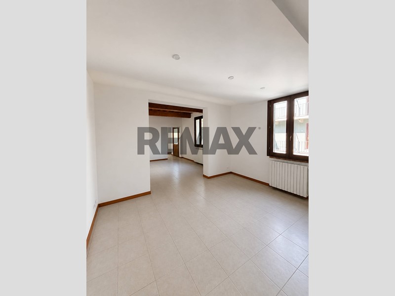Bilocale in Vendita a Piadena Drizzona, 118'000&euro;, 103 m²